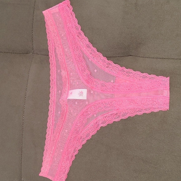 Victoria's Secret panties thong Medium - Picture 2 of 4
